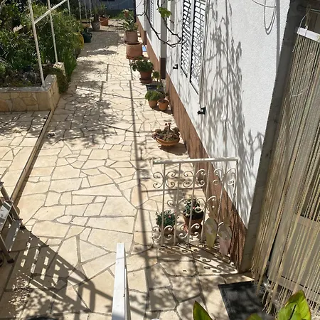 Kate Apartment